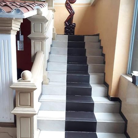 Отель Hostal Zamorano Кито Экстерьер фото